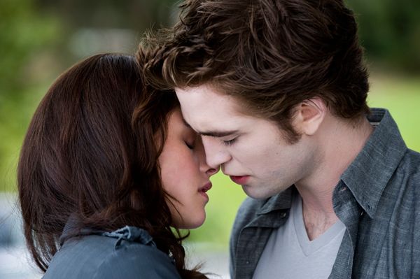 The Twilight Saga New Moon movie image Kristen Stewart, Robert Pattinson 1.jpg